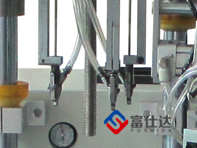 空調(diào)自動鎖螺絲機(jī)